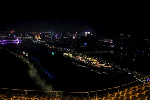 城市璀璨夜景俯瞰图