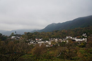 山间村落景色