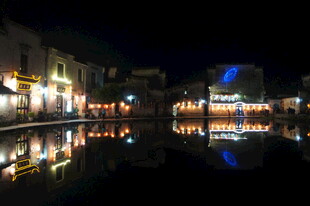 夜晚水乡倒影美景