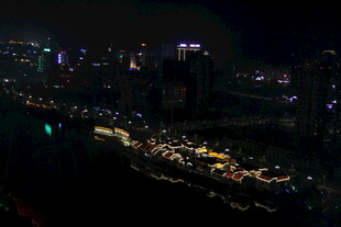 城市璀璨夜景俯瞰图