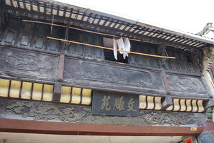 传统中式建筑外观一角