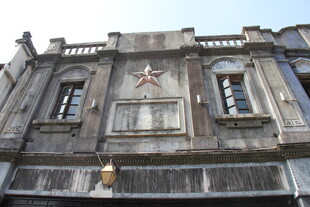 复古风格的旧建筑外观