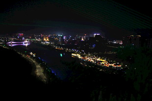 城市璀璨夜景俯瞰图