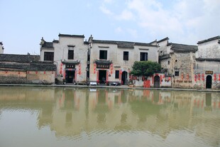 江南水乡古宅临水而立