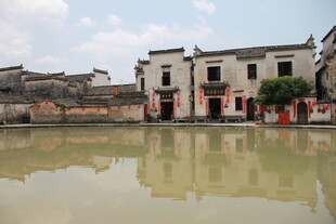 江南水乡古村落池塘景致