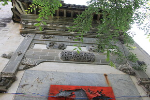 古老建筑上的中式雕刻装饰