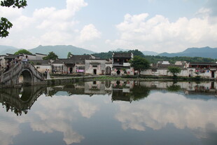 江南水乡静谧湖泊景观