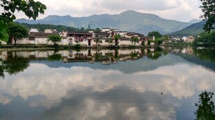 宁静水乡倒影如画