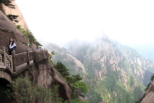 黄山悬空栈道壮美景观