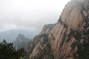 巍峨壮丽的高山景观