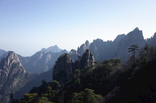壮丽黄山奇峰景观