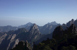 壮丽山景 群峰巍峨