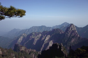壮丽山景展现自然之美
