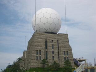 山顶雷达观测站