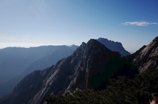 壮丽巍峨的高山景观