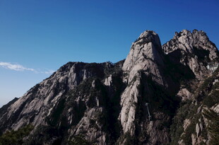 巍峨壮丽的高山景观