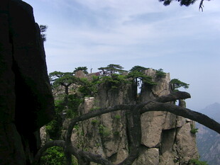 奇峰罗列的壮丽山景