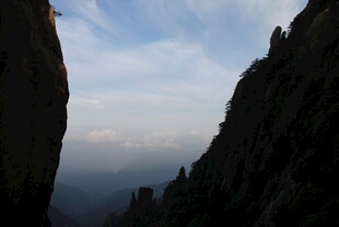山间暮色 峡谷云雾缭绕