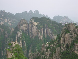 壮丽巍峨的高山景观