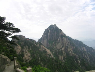 巍峨黄山奇峰景色