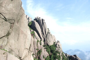 巍峨山峰 尽显自然壮美