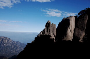 巍峨山峰 尽显自然壮美