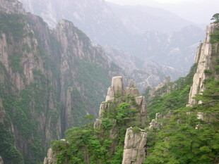 壮丽奇峻的山峰景观