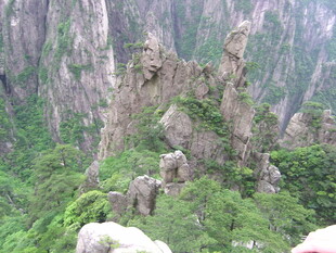 奇峰林立的壮美山景