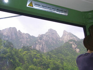 车内视角赏秀丽山景