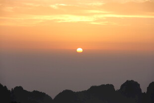 日落时分的天际美景