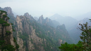 壮丽黄山奇峰景观