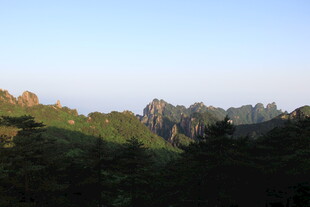 壮美山峦自然风光图