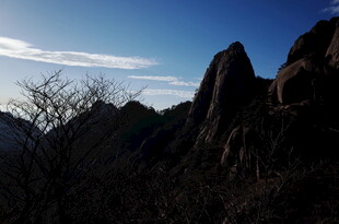 壮丽山景与天际线
