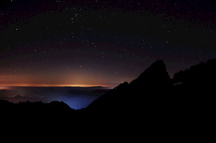 夜幕下的山海星空美景