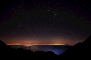 夜幕下的山海星空美景
