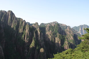 壮丽巍峨的高山景观