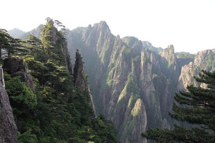 壮丽巍峨的高山景观