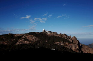 山顶风光 远眺广阔天地