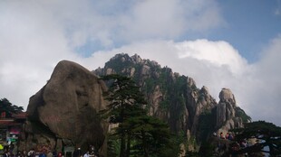 黄山奇峰云雾景观