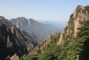 壮丽黄山山峰景色