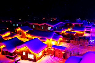 雪乡夜景 梦幻灯光小屋