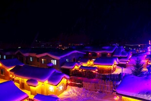 雪乡夜景灯光璀璨梦幻