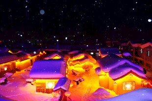 雪夜中的温馨村落