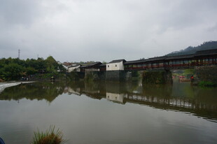 烟雨河畔古桥 静谧水乡景