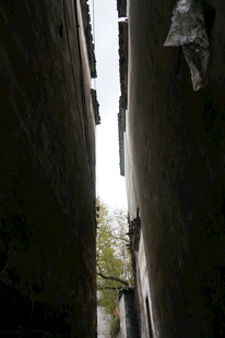 狭窄小巷的独特视角