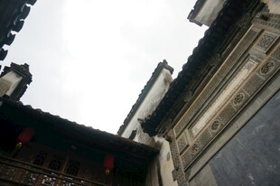 中式古建筑屋檐一角