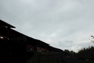 阴天中的建筑轮廓