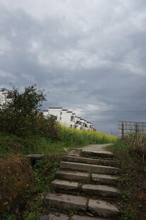 石阶小径通往天际