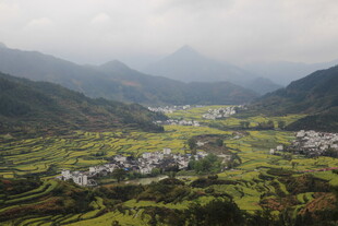 山间村落 田园风光如画