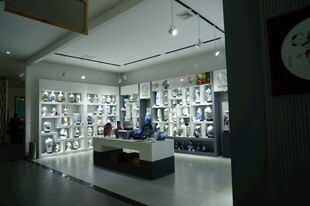 时尚鞋类店铺内部陈列